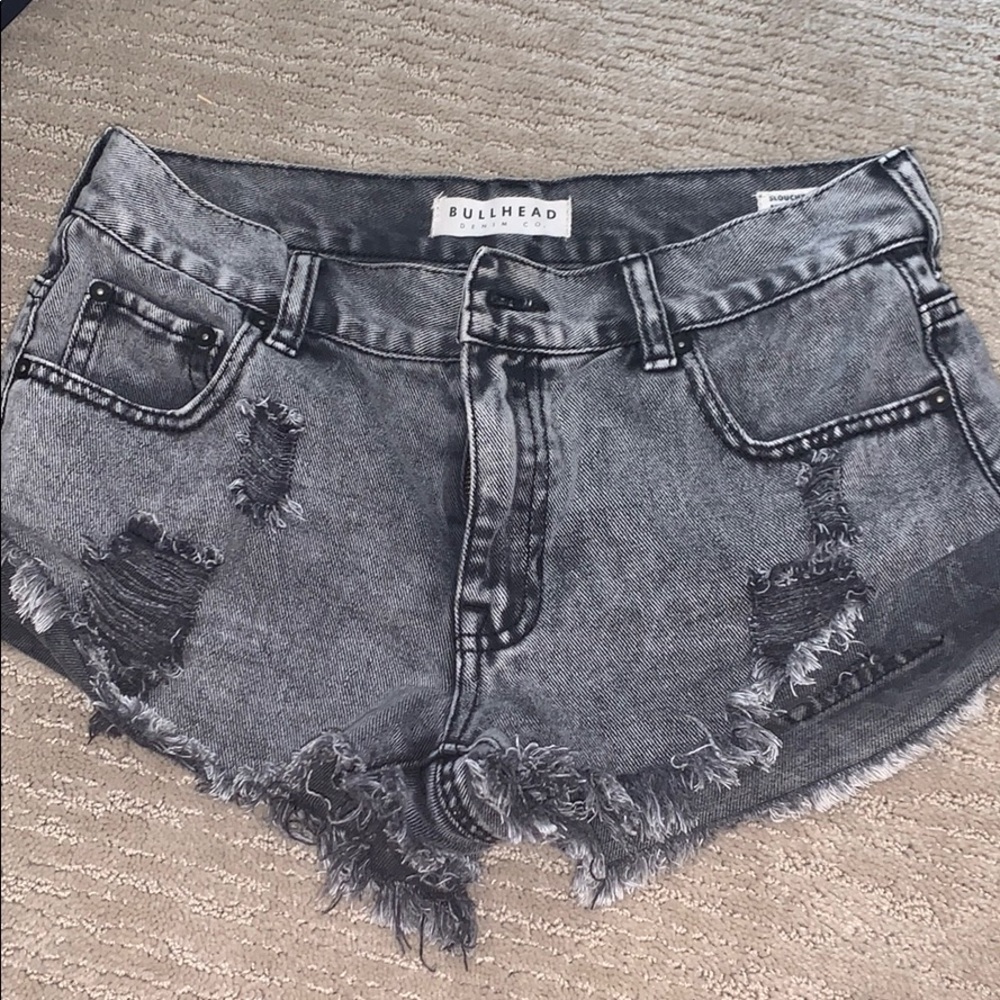 BLACK DISTRESSED SHORTS
